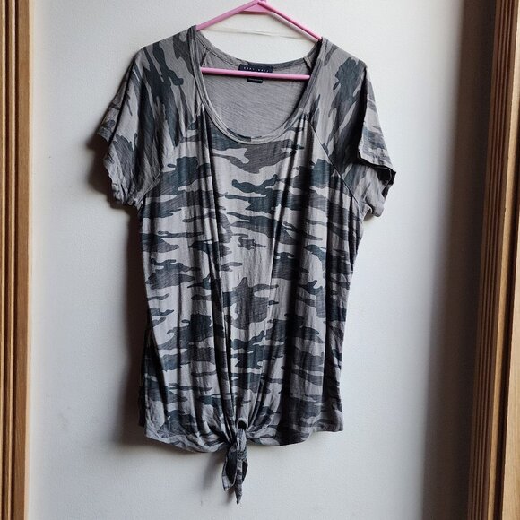 Sanctuary Gray/Green Camo Scoop Neck Tie-Front Jersey Size XL - Picture 9 of 16